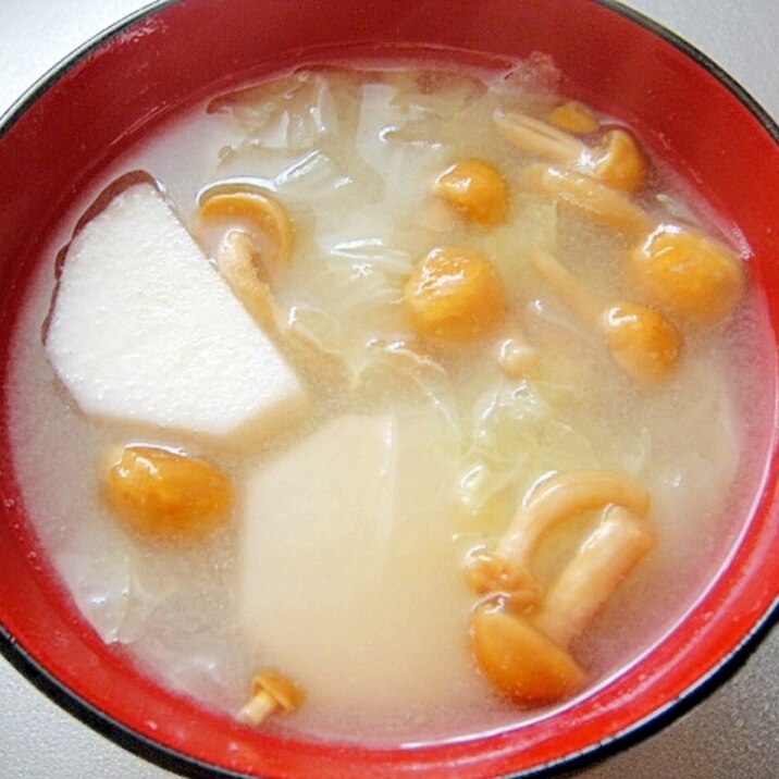 里芋となめこ白菜の味噌汁